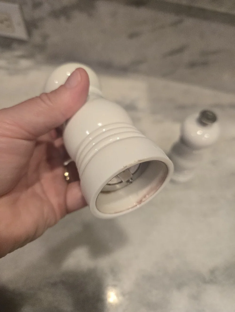 Le Creuset White Salt & Pepper Mill Grinders Set – Glossy Ceramic Paid $80